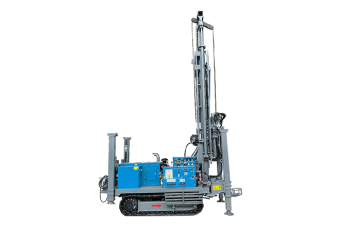 Crawler water well drilling rig