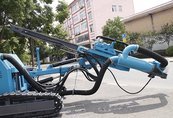 D Miningwell HT400 74kw 90-155mm Separated DTH drilling machine rig for Mining Rock drilling