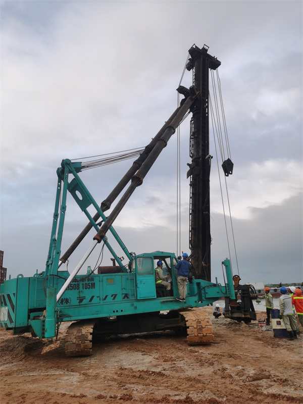 High drilling efficiency and low rock
